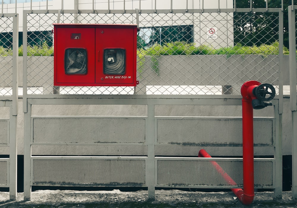 Systèmes de sécurité incendie — Dimensionnement, fourniture et installation des systèmes de sécurité incendie (détection, extinction — gaz, mousse — et signalisation).