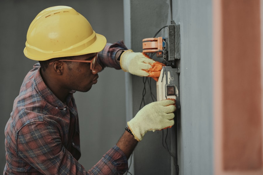 Électricité — Courant fort et courant faible, réalisation de lignes HTA.